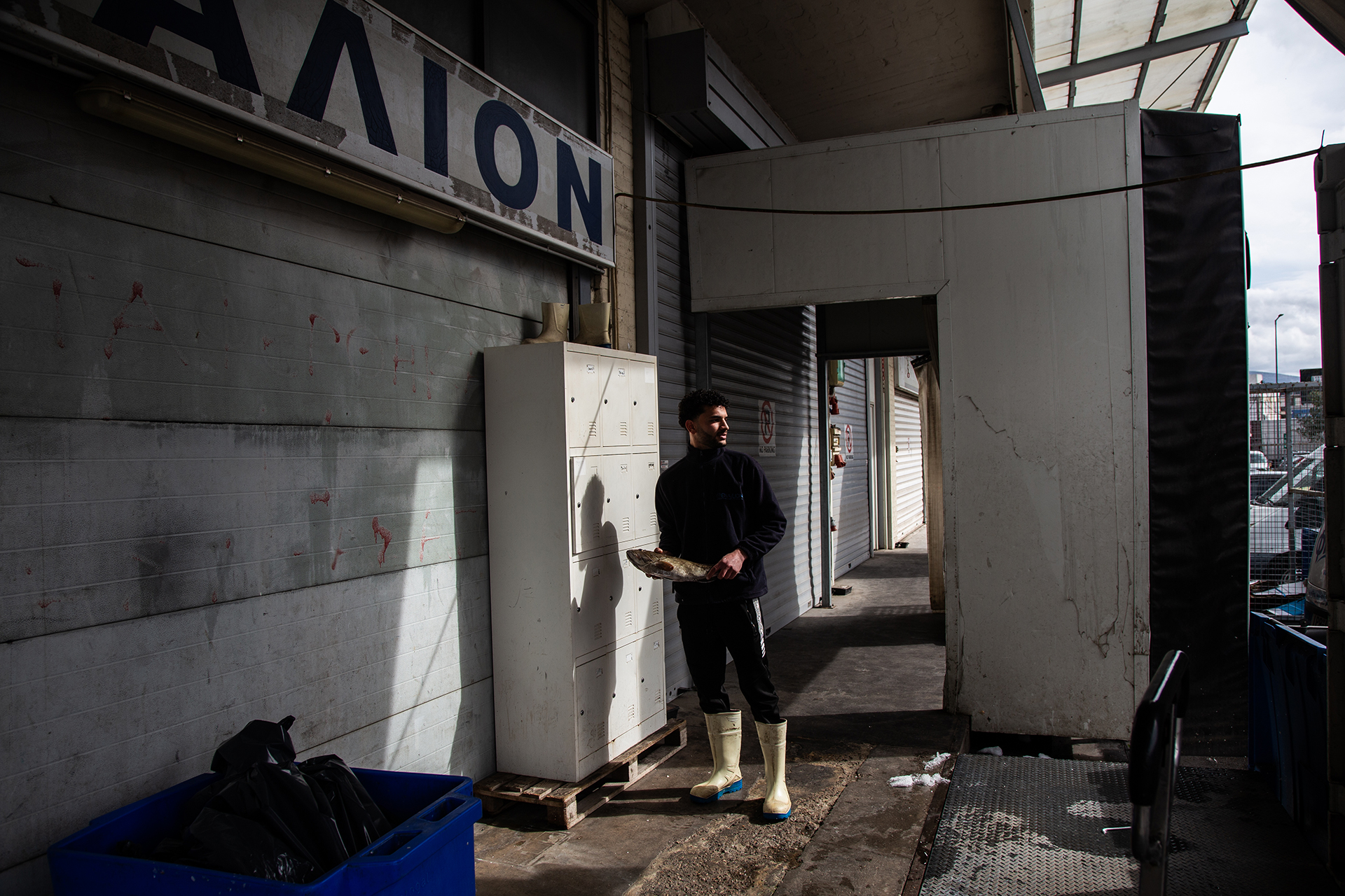 Στην αγορά του Ρέντη για ελληνικά τυριά, φρέσκο ψάρι και νόστιμους μεζέδες-1