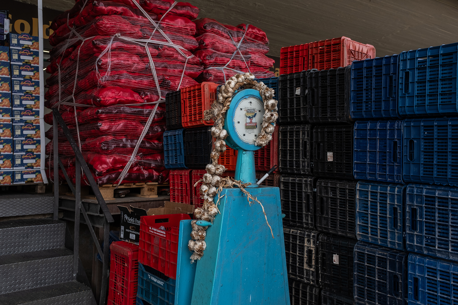 Στην αγορά του Ρέντη για ελληνικά τυριά, φρέσκο ψάρι και νόστιμους μεζέδες-2