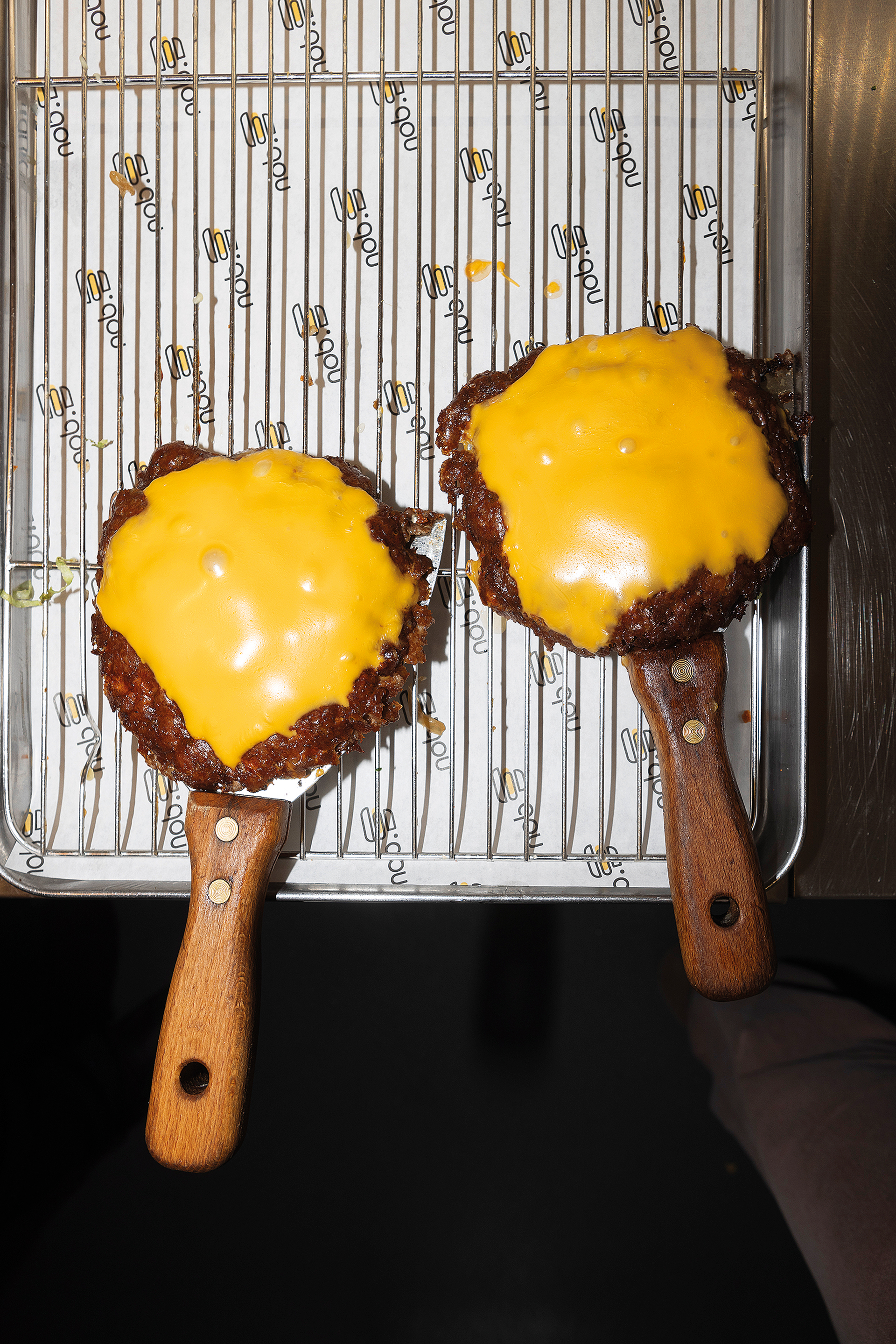 Πού τρώμε τα πιο λαχταριστά smash μπέργκερ στην Αθήνα-9