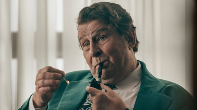 home-cinema-σατιρική-απογύμνωση-της-ψυχροπολε-563449408