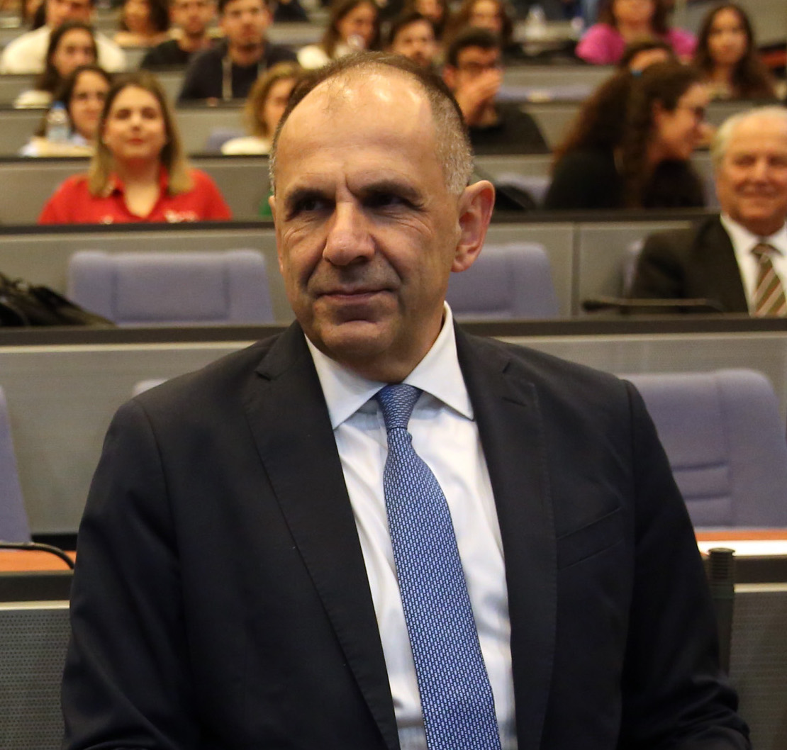 Εντός και Εκτός: Το παρασκήνιο της ιατρικής μεταφοράς παιδιών από τη Γάζα-1