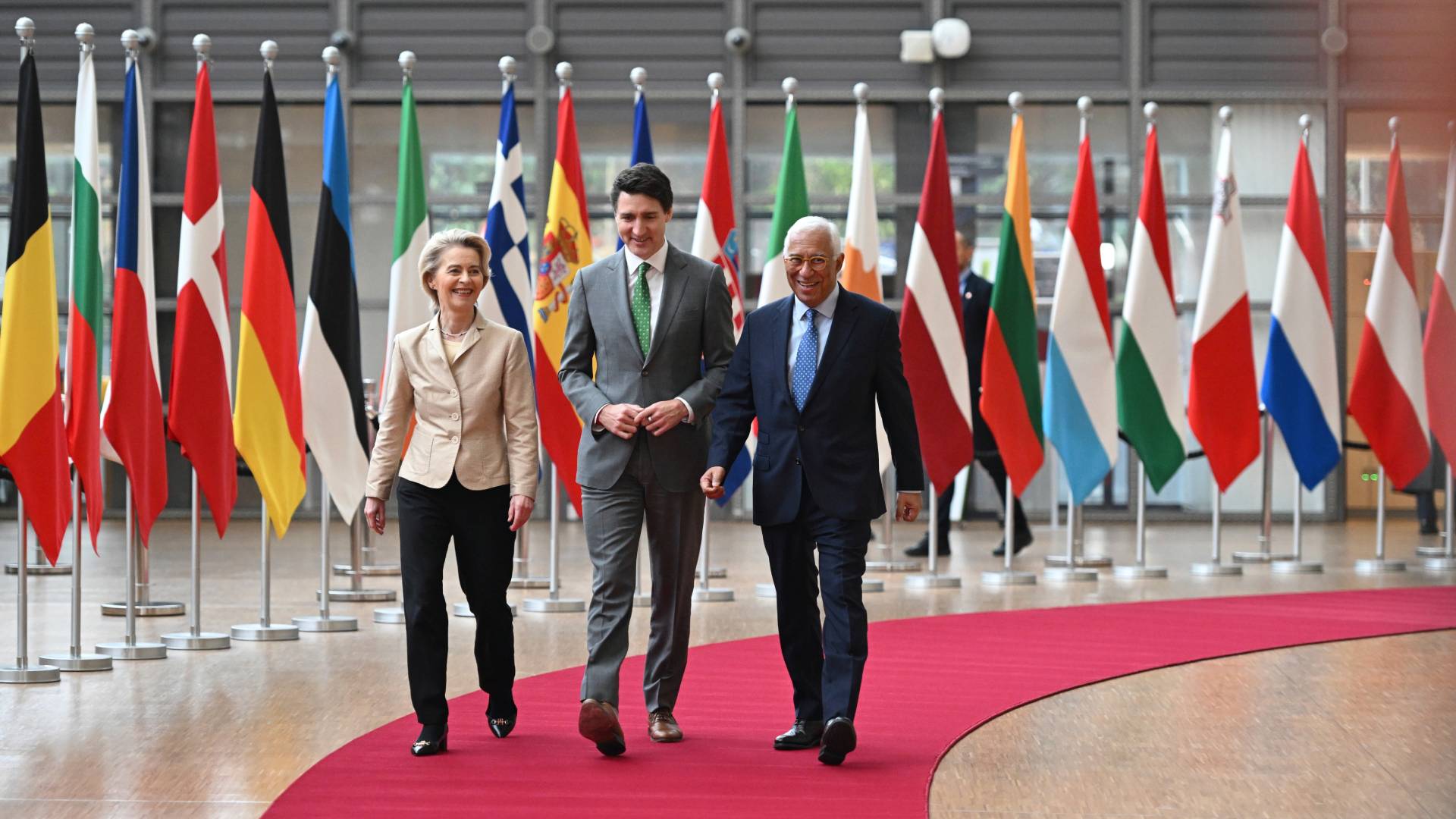 Δασμοί: «Κλάδο ελιάς» τείνει η Κομισιόν στις ΗΠΑ ζητώντας εξεύρεση λύσης μέσω διαπραγματεύσεων-1