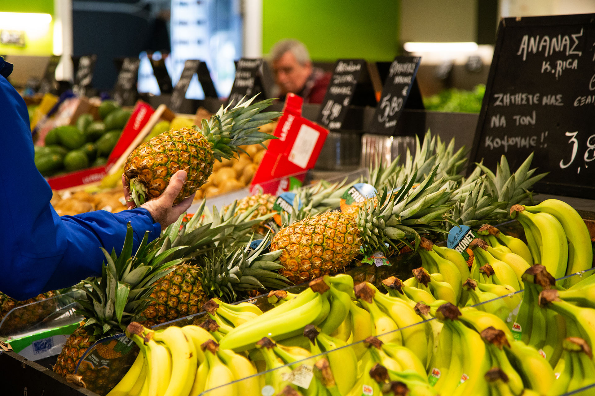 Στην αγορά του Ρέντη για ελληνικά τυριά, φρέσκο ψάρι και νόστιμους μεζέδες-8