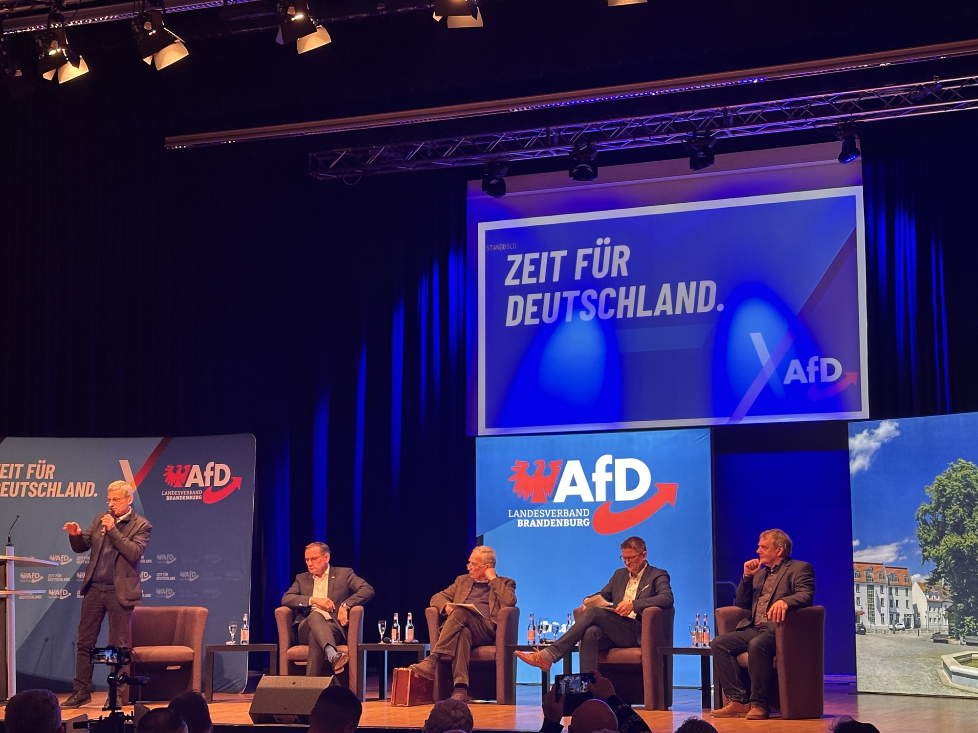 Αποστολή στη Γερμανία – Η «Κ» στην κεντρική συγκέντρωση της AfD-1