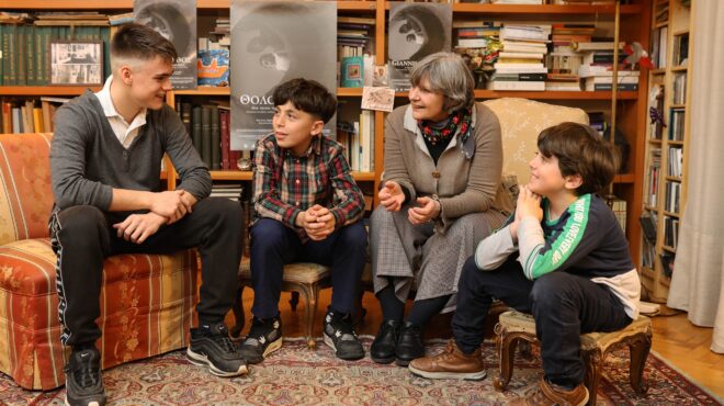 δώσ-τον-στη-βασίλισσα-να-γίνει-άνθρ-563479666