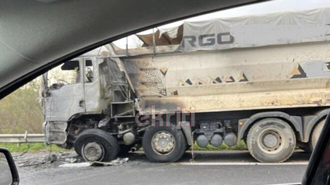 ηράκλειο-στις-φλόγες-τυλίχθηκε-φορτη-563486065