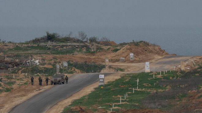 γάζα-σε-τεντωμένο-σκοινί-βαδίζει-η-συμ-563462338