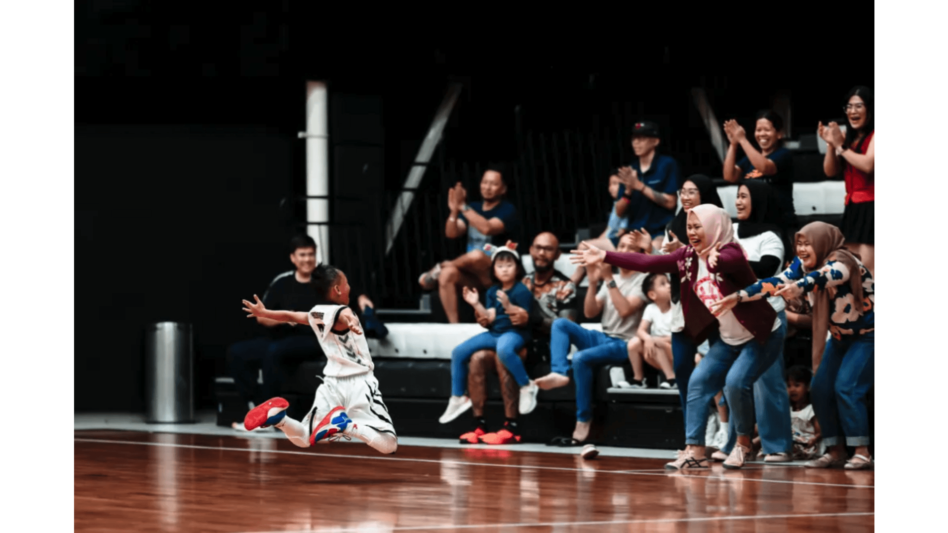 tρεις-φωτογραφίες-περικλείουν-τα-συνα-563476999