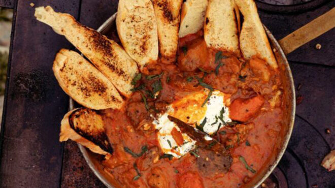 γκούλας-με-μανιτάρια-και-πατάτες-563473576