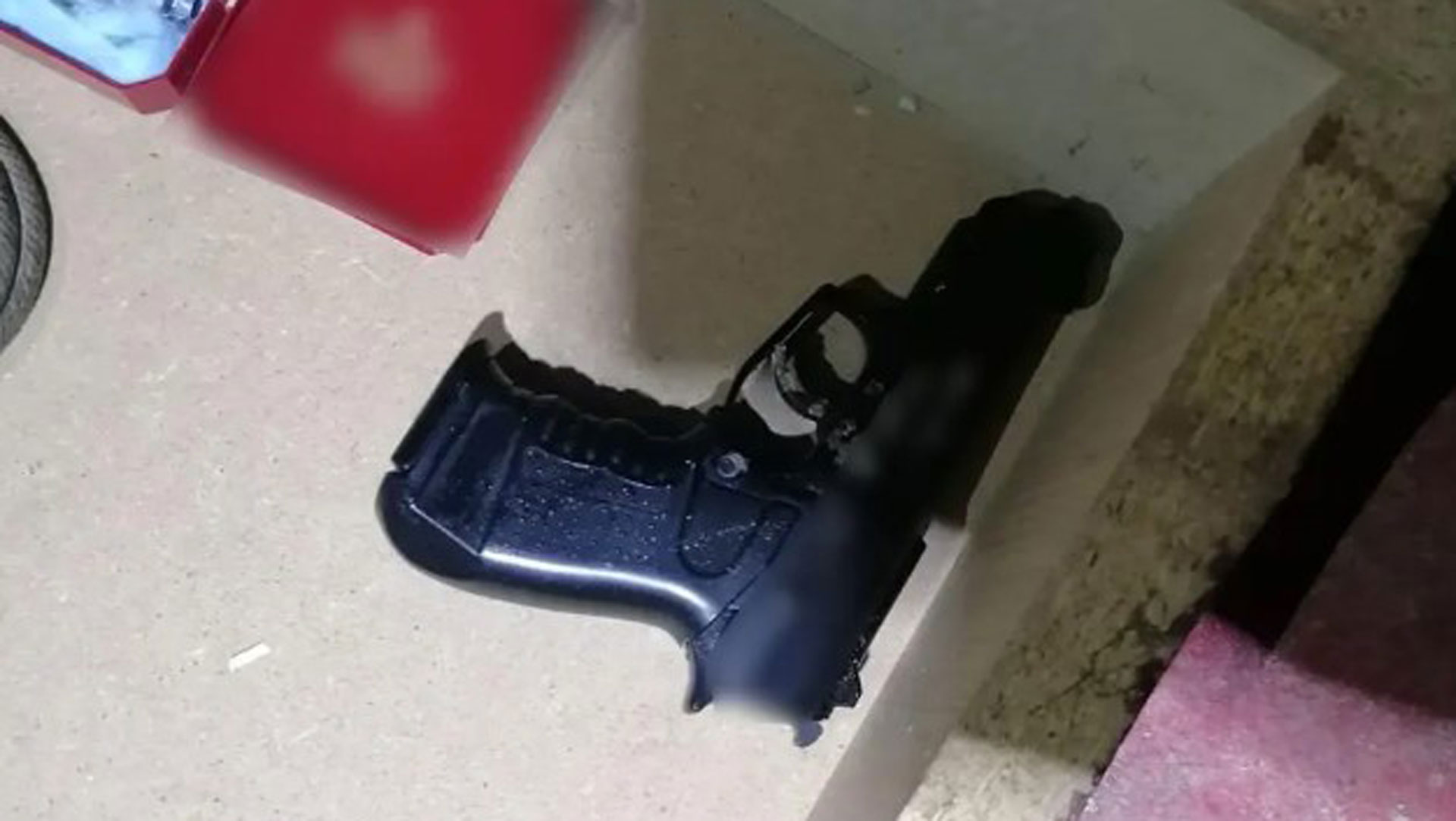 «Πυροβόλησε κατά αστυνομικού και στη συνέχεια αυτοτραυματίστηκε» – Η ανακοίνωση της ΕΛ.ΑΣ.-2