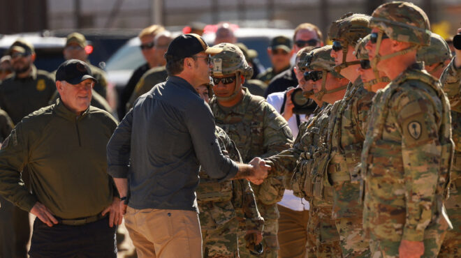 ο-υπουργός-aμυνας-των-ηπα-στα-σύνορα-με-563451877