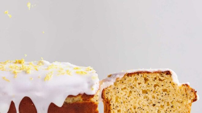 κέικ-λεμονιού-με-παπαρουνόσπορο-563484073