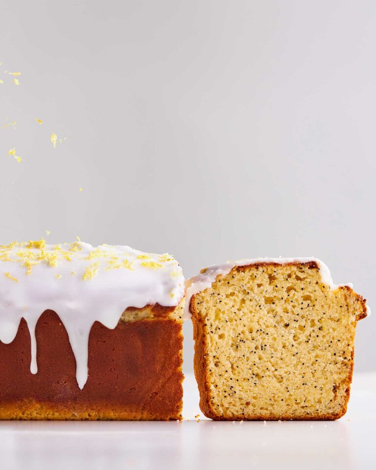 κέικ-λεμονιού-με-παπαρουνόσπορο-563484073