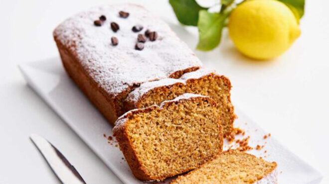 κέικ-λεμονιού-με-σιρόπι-καφέ-563467741