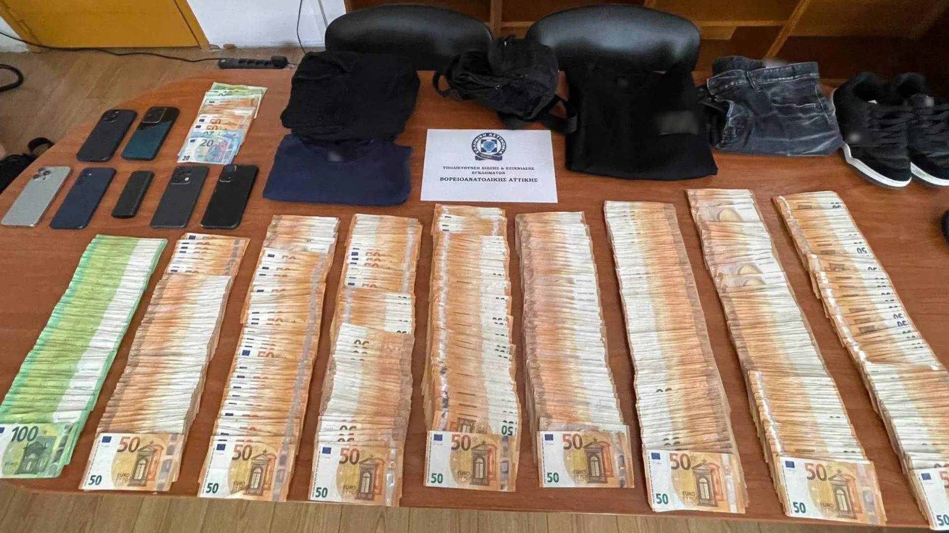 Νέα Ερυθραία: Τρεις συλλήψεις για κλοπή μετρητών και ράβδων χρυσού σε κατοικία-1