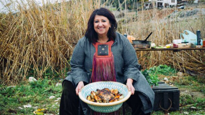 κόκορας-κρασάτος-γεμιστός-με-πατάτες-563473984