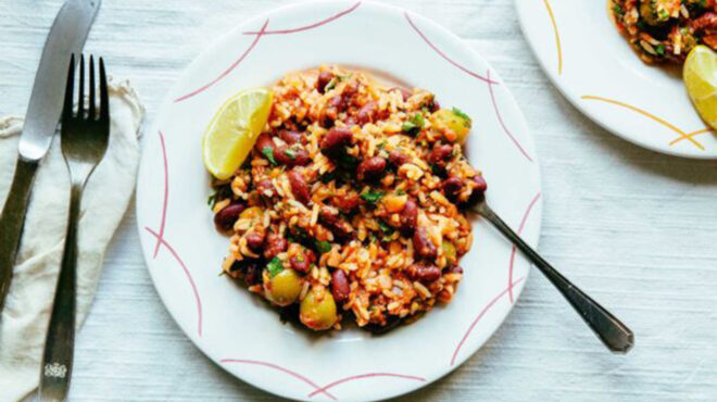 κόκκινα-φασόλια-με-ρύζι-και-μπαχαρικά-563473978