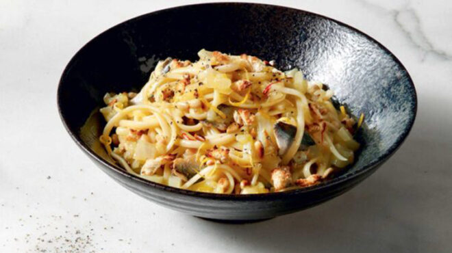 λιγκουίνι-με-φινόκιο-και-σαρδέλες-563449648