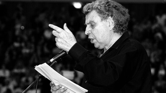 η-ζωή-του-μίκη-θεοδωράκη-γίνεται-ταινί-563462086