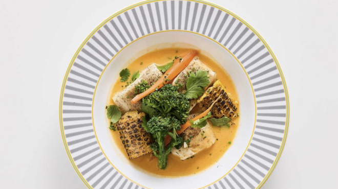 μπακαλιάρος-και-λαχανικά-με-σάλτσα-κο-563450104