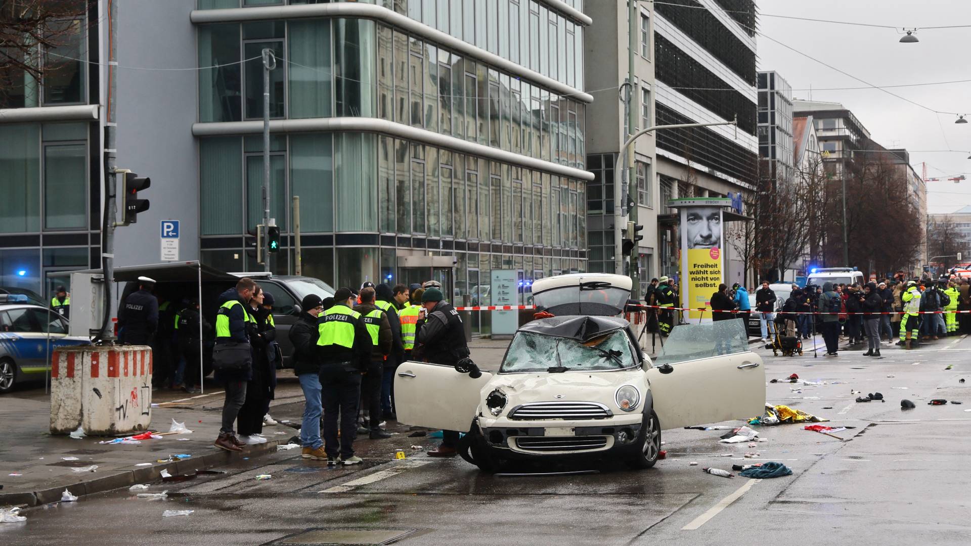 Μόναχο: «Επίθεση με εξτρεμιστικό κίνητρο» εξετάζουν οι Αρχές – Το παρελθόν του 24χρονου δράστη-1