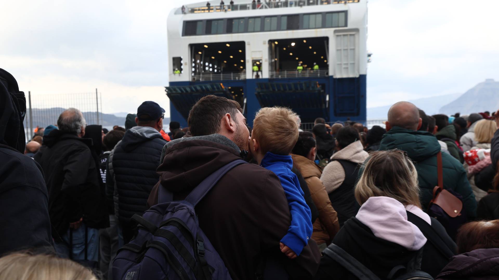 Σαντορίνη: Πάνω από 9.000 άνθρωποι έχουν αναχωρήσει τις τελευταίες ώρες-1