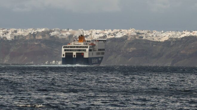 σαντορίνη-πάνω-από-9-000-άνθρωποι-έχουν-αν-563452657