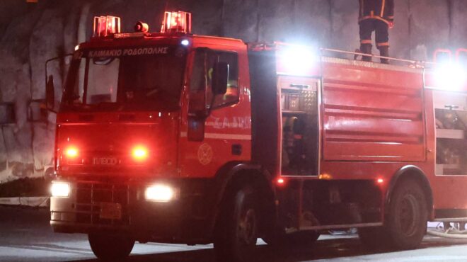 ηλιούπολη-φωτιά-σε-υπαίθρια-αποθήκη-563453032