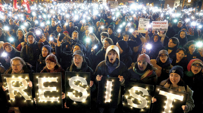 χορεύοντας-με-την-afd-στον-σκοπό-του-τραμ-563448688