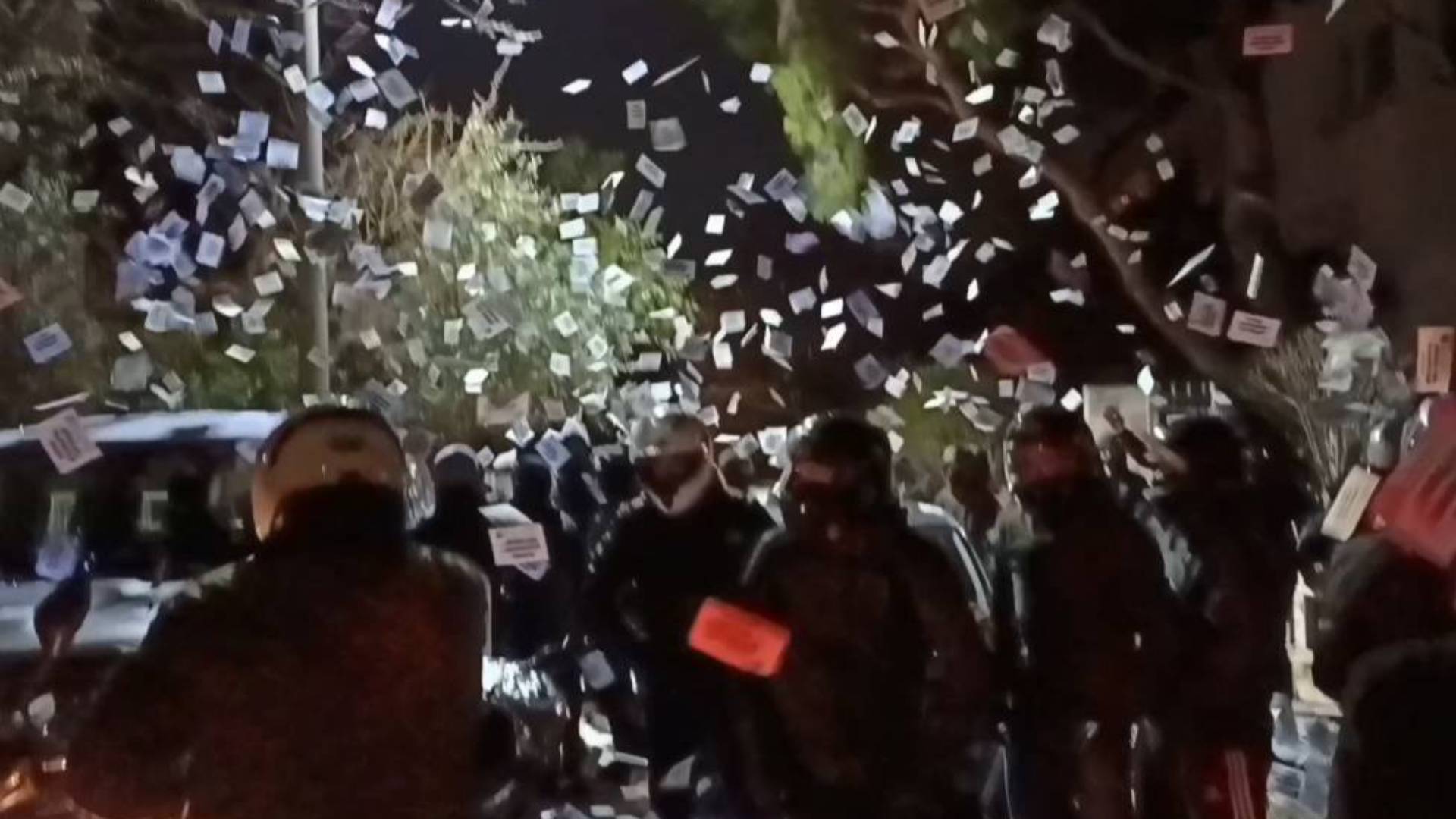 Επίθεση Ρουβίκωνα με τρικάκια στο σπίτι του Κωνσταντίνου Τασούλα-1