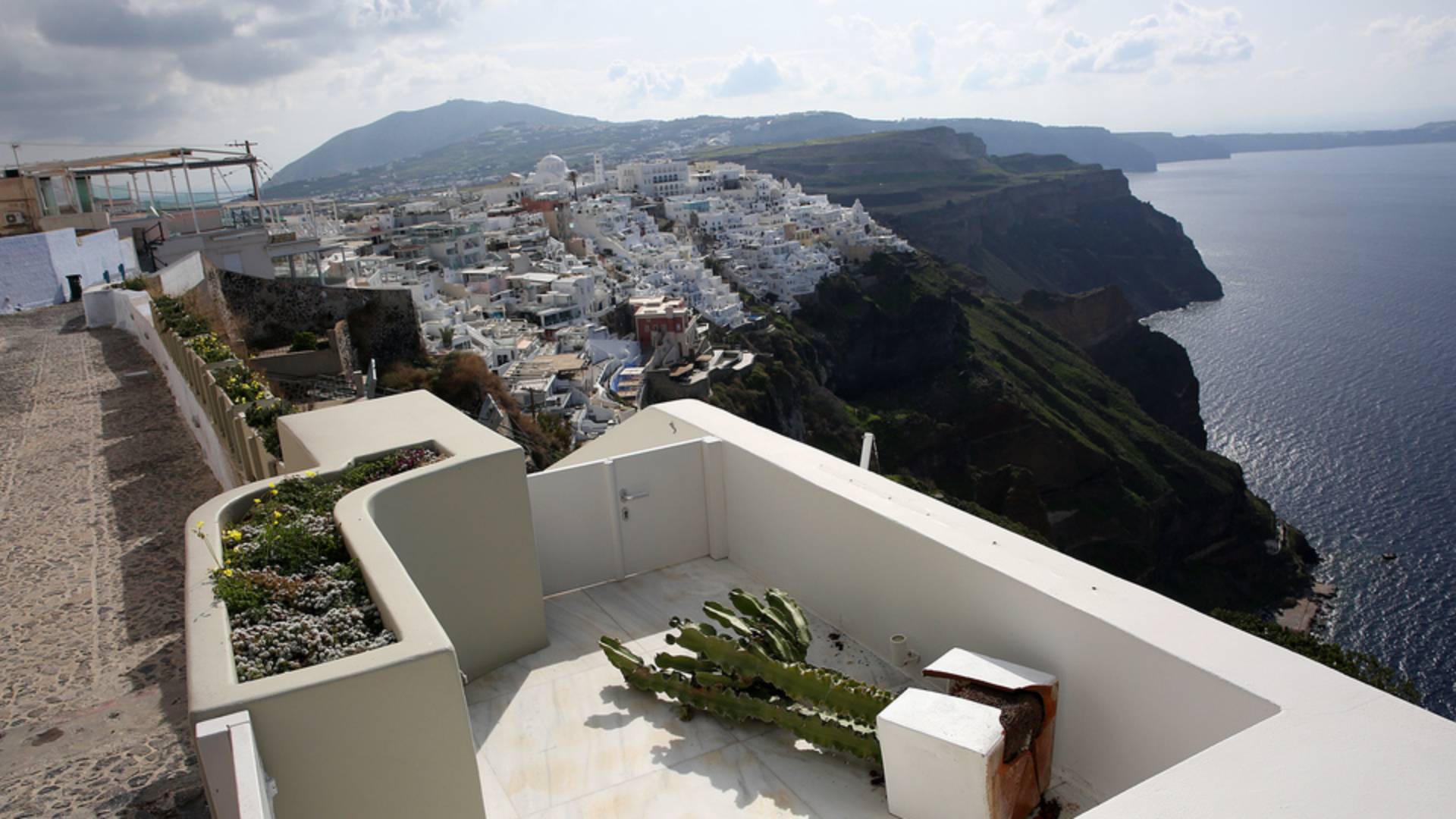 Σαντορίνη: «Φοβόμαστε αρκετά. Κουνιόμαστε κάθε λίγο. Είναι κουραστικό να το ζεις τόσες μέρες»-2