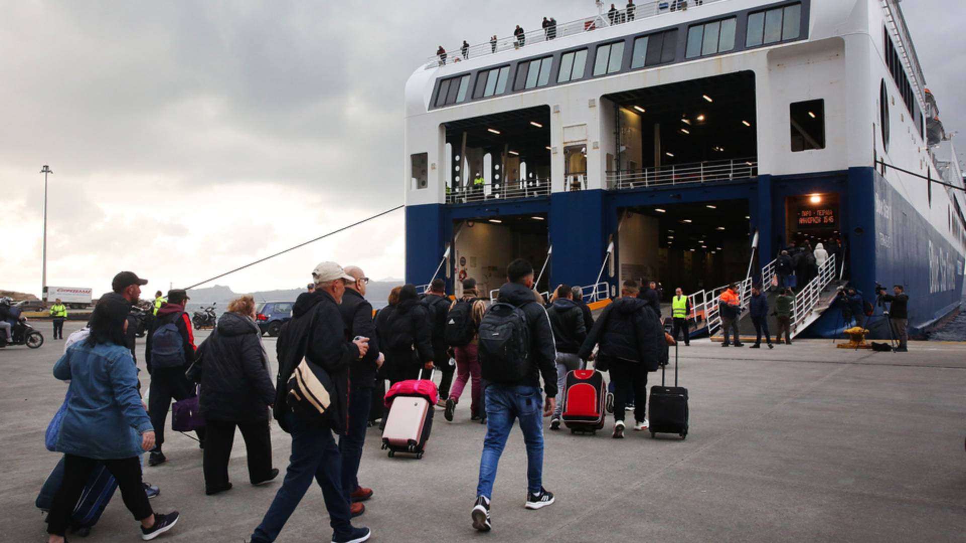 Σαντορίνη: «Φοβόμαστε αρκετά. Κουνιόμαστε κάθε λίγο. Είναι κουραστικό να το ζεις τόσες μέρες»-1