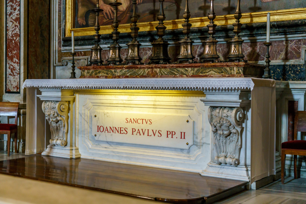 Τι θα συμβεί αν πεθάνει ο πάπας Φραγκίσκος; Από το πένθος στον «λευκό καπνό»-2