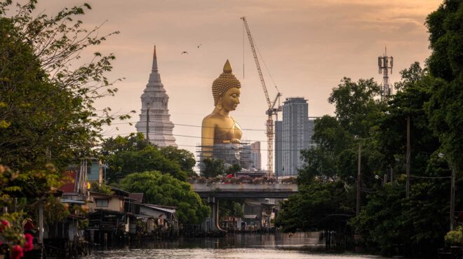 η-μπανγκόκ-γοητεύει-με-τις-αντιθέσεις-563486023