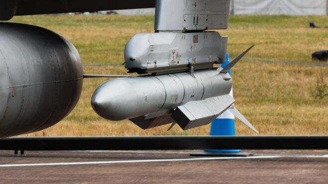 ο-γάλλος-υπαμ-νίπτει-τας-χείρας-του-γ-563480941