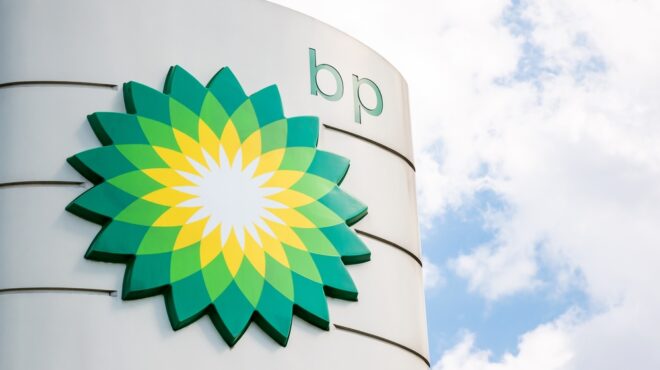 η-bp-επιστρέφει-στο-πετρέλαιο-μειώνει-563488375