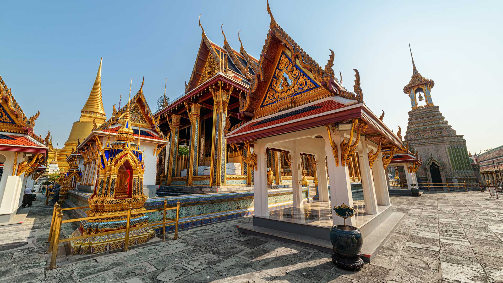 Η Μπανγκόκ γοητεύει με τις αντιθέσεις της-1