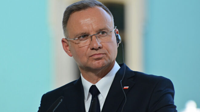 αρθρο-ράντοσλαβ-σικόρσκι-ο-δρόμος-προ-563476150