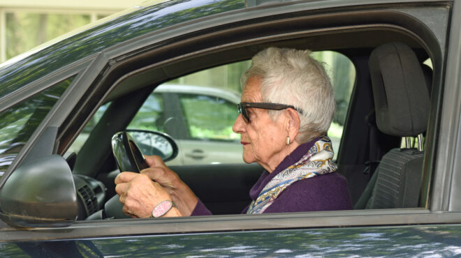 ερευνα-για-τους-ηλικιωμένους-οδηγούς-563456422