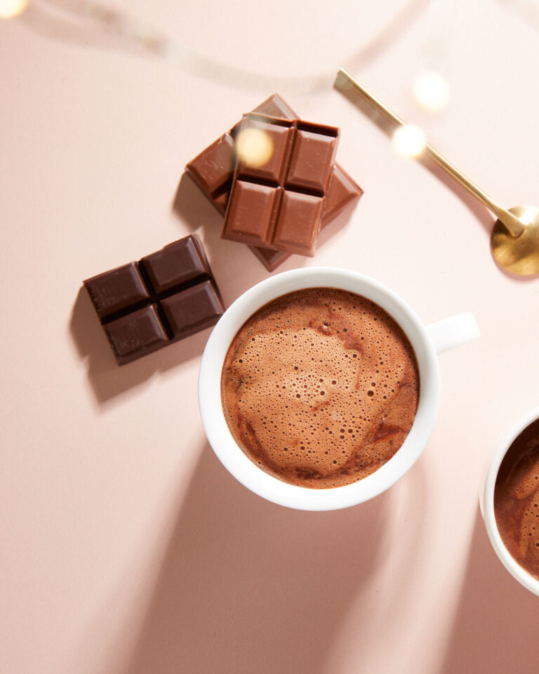 σοκολάτα-γάλακτος-αρωματισμένη-με-τσ-563484067