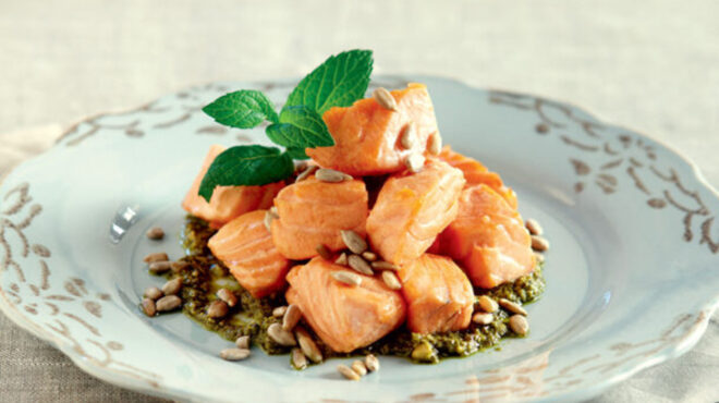 σολομός-στο-γουόκ-με-πέστο-τριών-μυρωδ-563461711