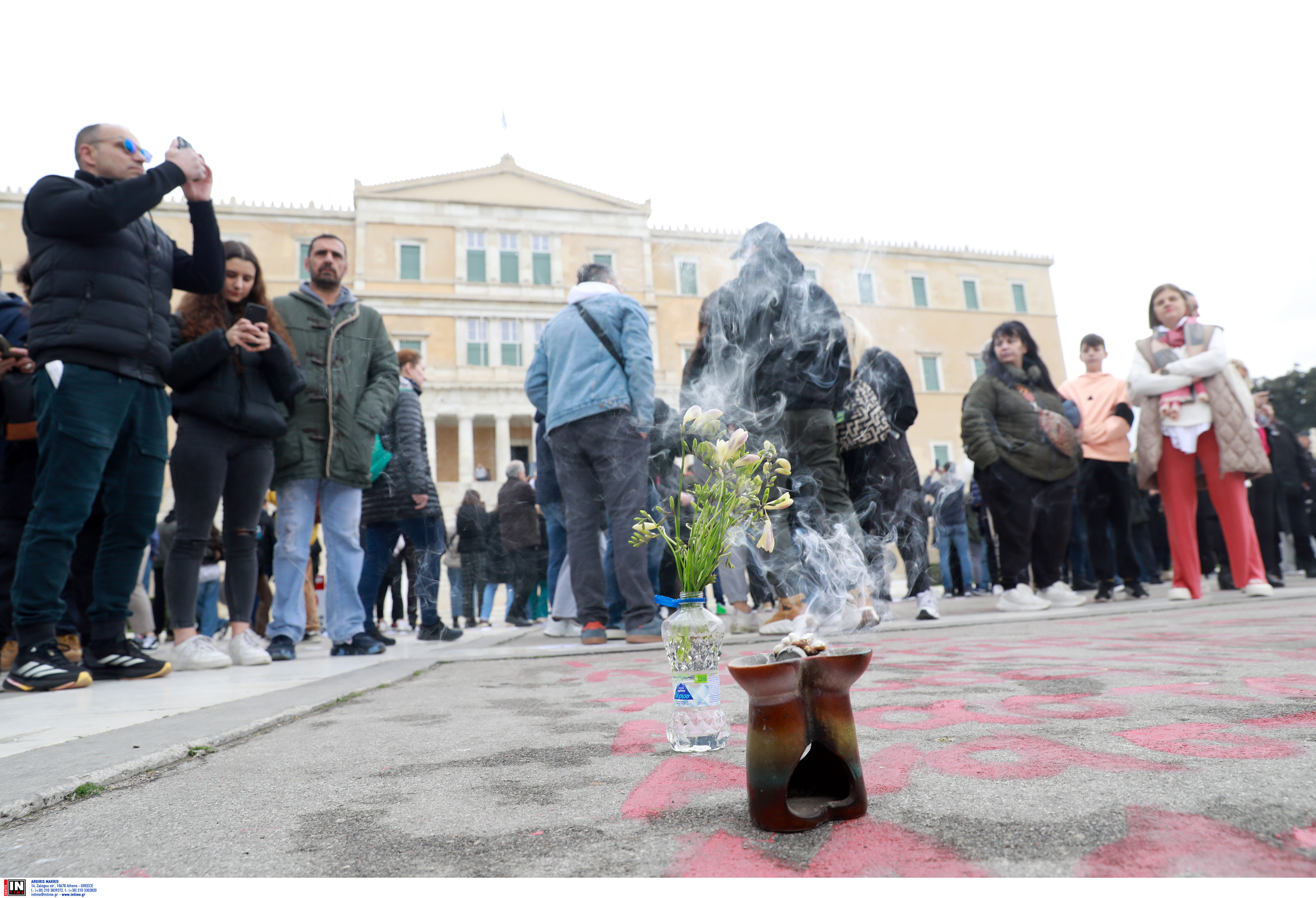 Τέμπη: Τρισάγιο στον τόπο του δυστυχήματος και «προσκλητήριο» νεκρών στο Σύνταγμα-1