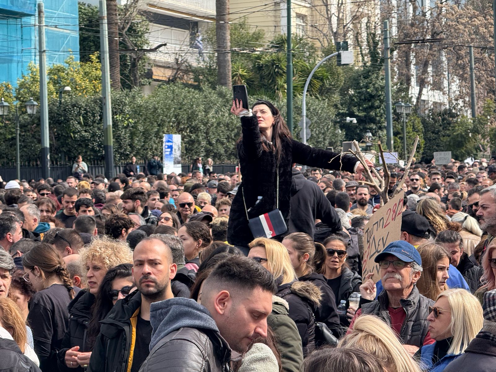 τέμπη-κατέβηκα-για-να-μην-υπάρχει-ούτ-563493160