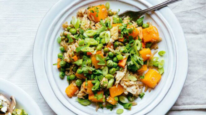 τηγανητό-ρύζι-με-κόκκινη-κολοκύθα-αρα-563464054