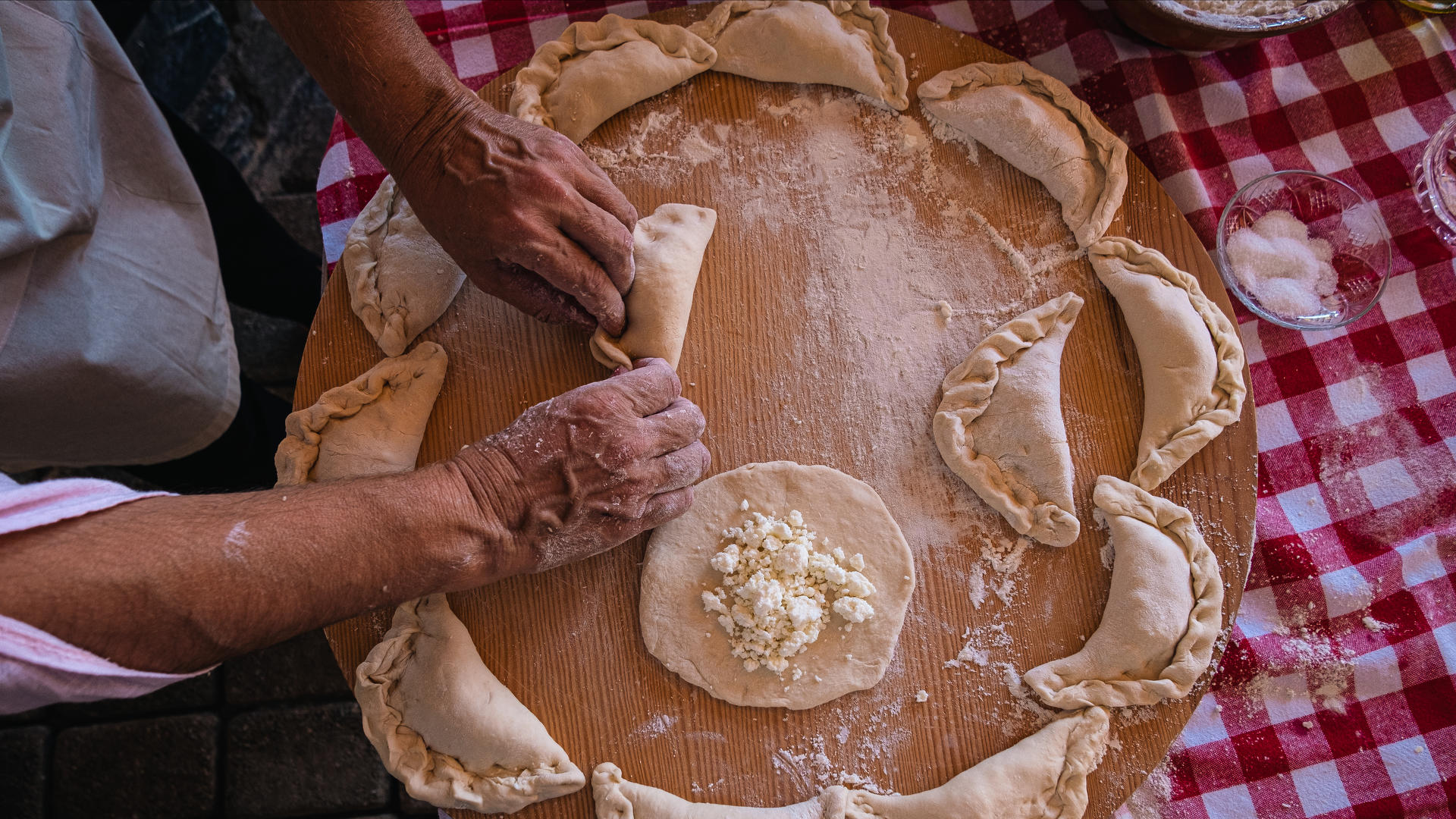 Τυρόψωμα για την Τυρινή: 20 ξεχωριστές συνταγές για φούρνο και τηγάνι-2