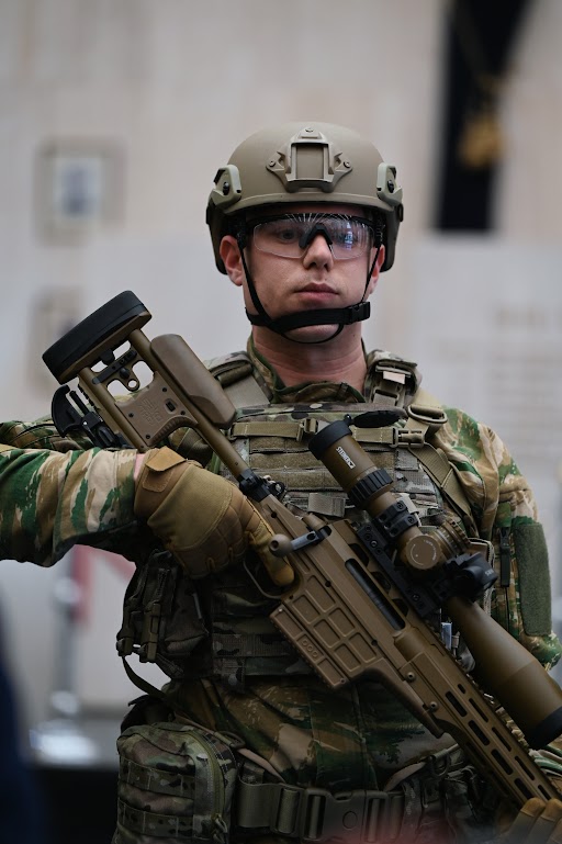 Βγαλμένη από το «μέλλον» η νέα στολή του Ελληνα στρατιώτη-7