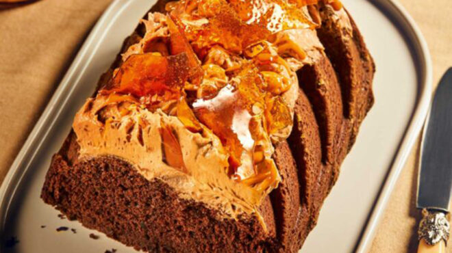 vegan-κέικ-σοκολάτας-με-επικάλυψη-πραλίνα-563453812