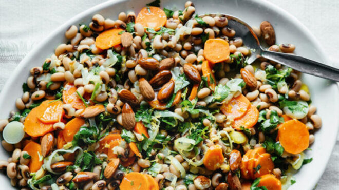 σαλάτα-ζεστή-με-μαυρομάτικα-μυρώνια-κ-563463616