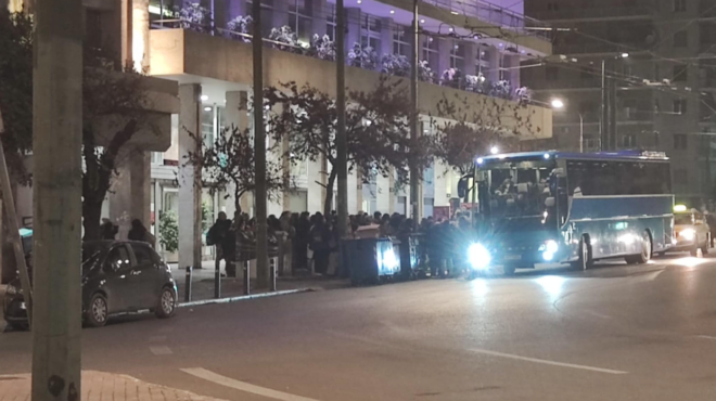 κομπάρσοι-από-την-αθήνα-σαλπάρουν-γ-563508211