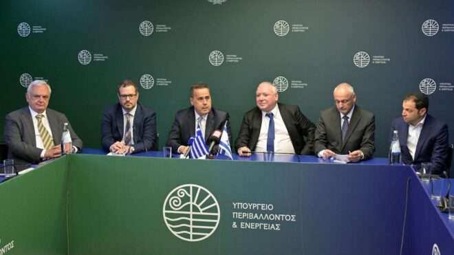 πολυπληθής-ισραηλινή-αντιπροσωπεία-563520706